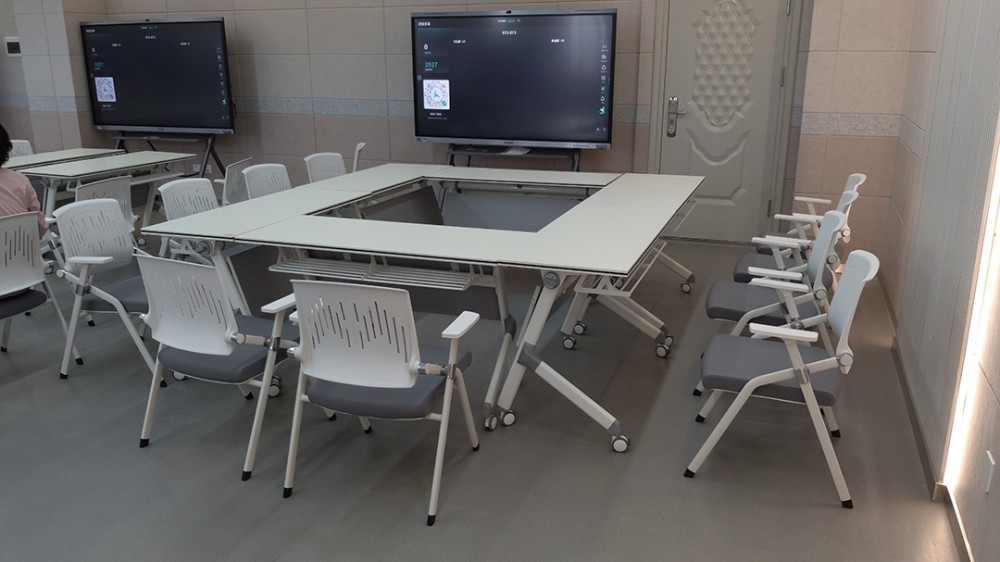 云南师范大学智慧教室桌椅配置工程安装完成